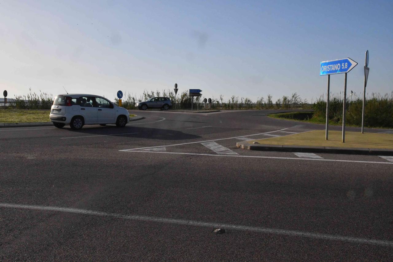 Uno scorcio della strada che da Cabras porta a San Giovanni di Sinis dove sta per essere realizzata la pista ciclabile