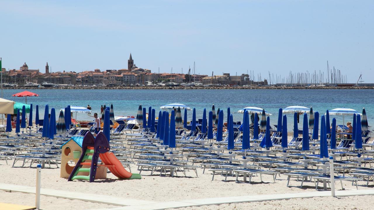 Concessioni balneari, in Sardegna proroga a sorpresa fino al 2030 per il ciclone Harry
