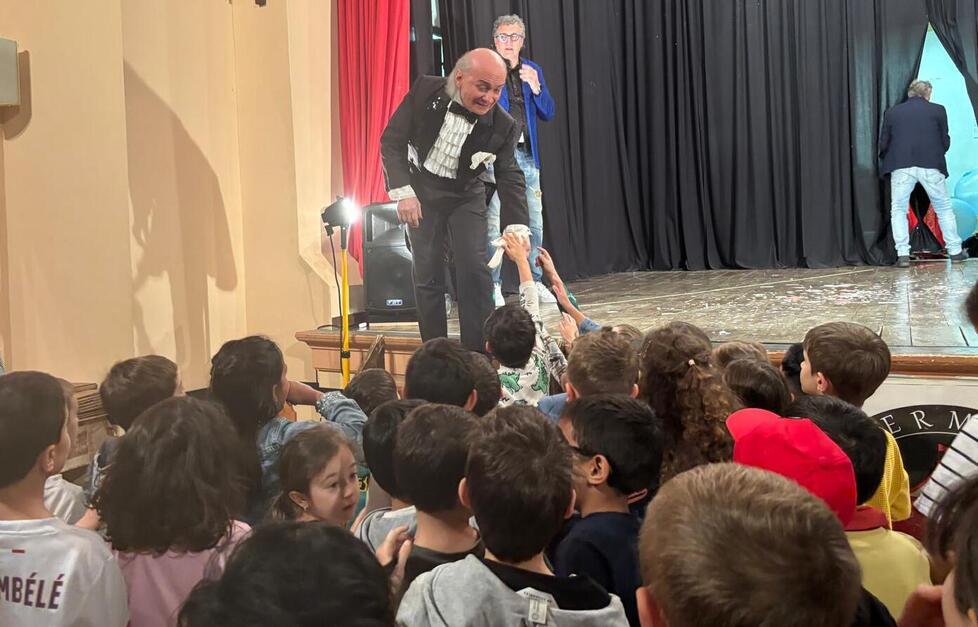 
	I bambini dell'istituto comprensivo di Castelvetro a lezione dal mago

