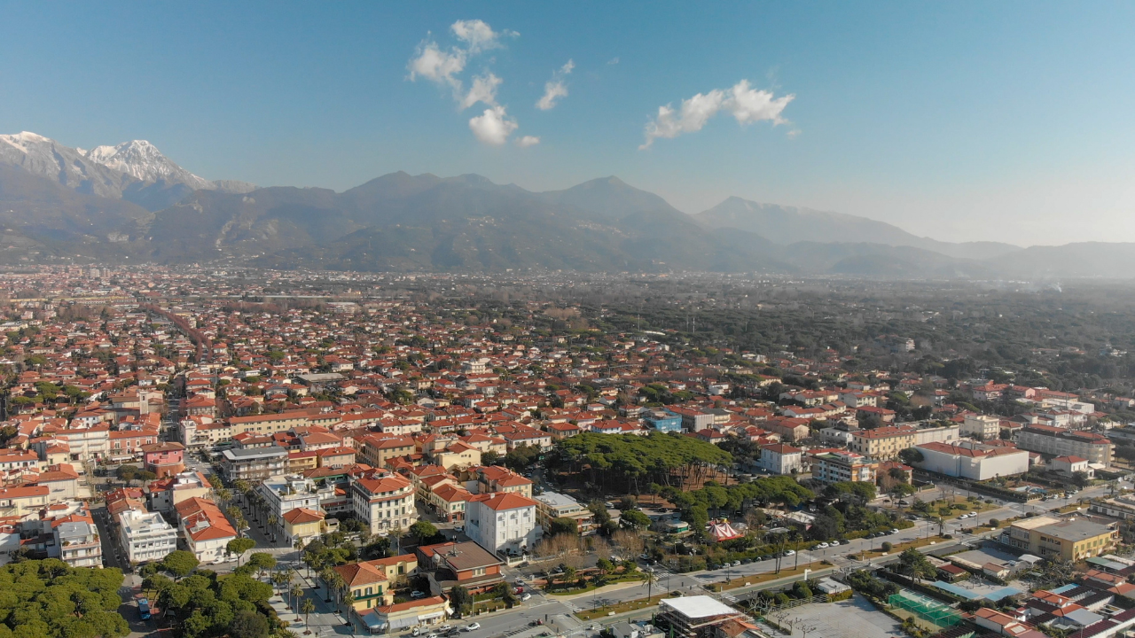 Forte dei Marmi: magnate compra una villa da 6 milioni, poi ci ripensa e fa causa: il tribunale gli dà torto