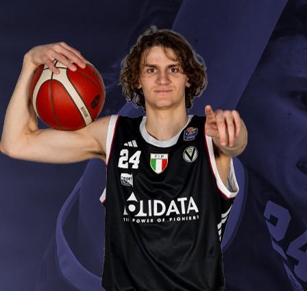 
	Francesco Ferrari gioca con le V Nere detentrici dello scudetto (Foto: Lega Basket)

