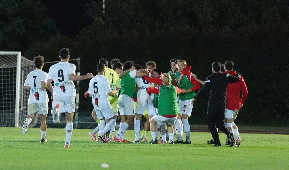 L'esultanza dei rossoneri (foto Nucci)