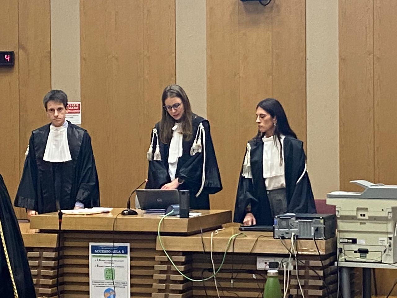 Anziano chiede alla vicina minorenne una foto nuda in cambio di sigarette: condannato