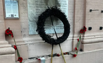 Corona del 25 aprile data alle fiamme: c’è un denunciato