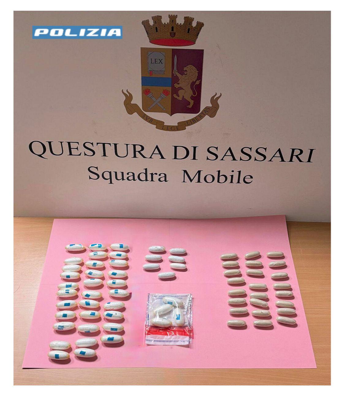 Atterra ad Alghero con un chilo di droga nello stomaco: arrestato all’aeroporto