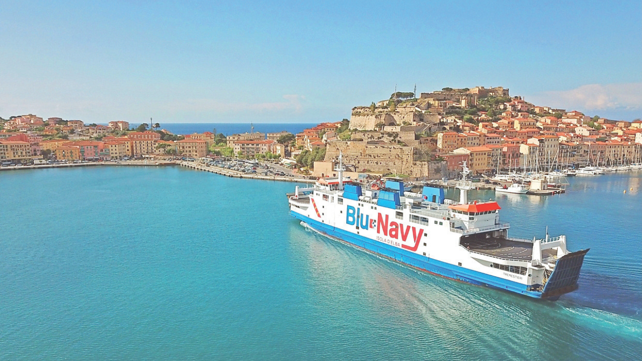 Turismo, l’Elba si prepara al primo maxi-afflusso: traghetti straordinari e limitazioni di sosta