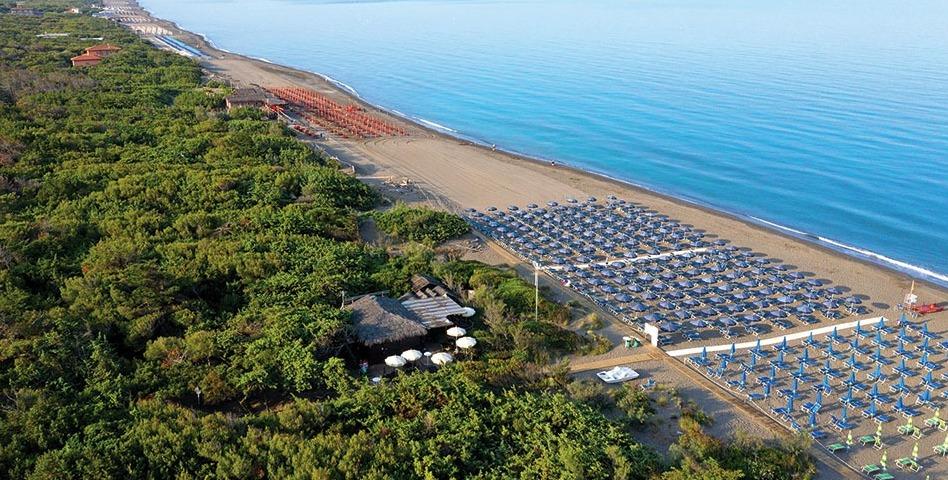 
	Una veduta dall'alto della spiaggia di Marina di Bibbona

