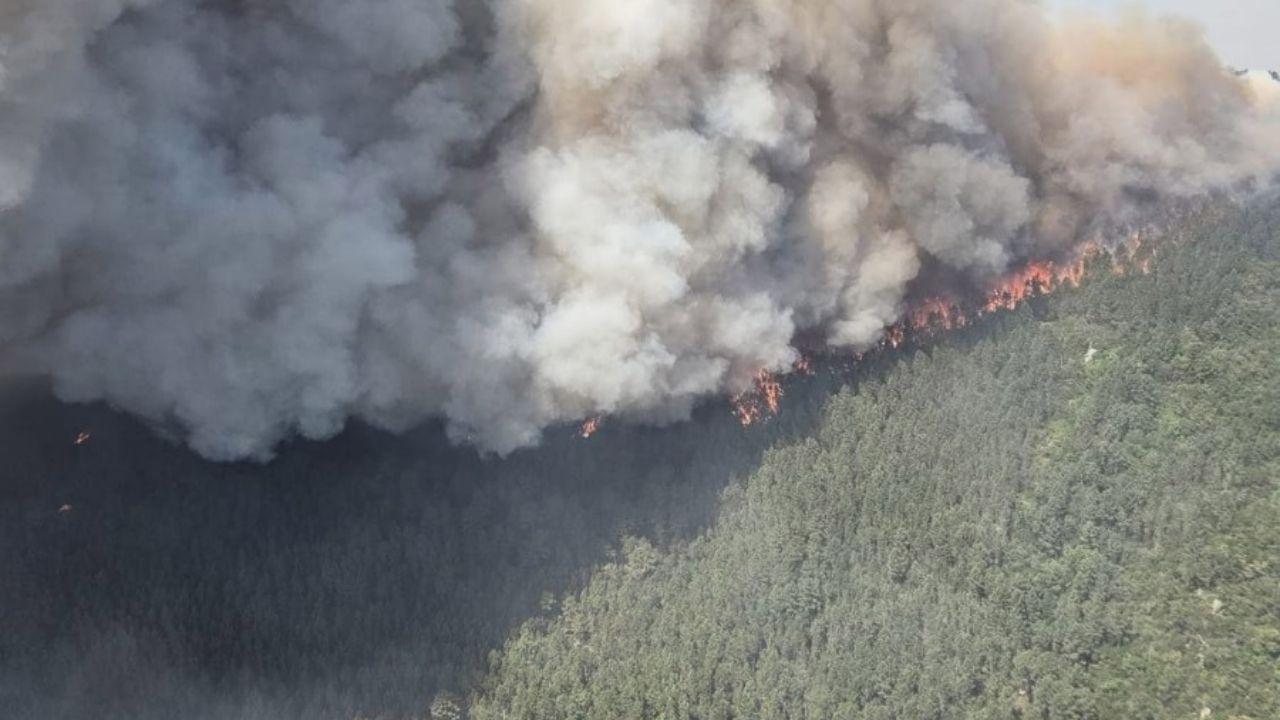 Incendio sul Monte Faeta, è un inferno di fuoco: evacuazioni in provincia di Lucca e di Pisa – La diretta