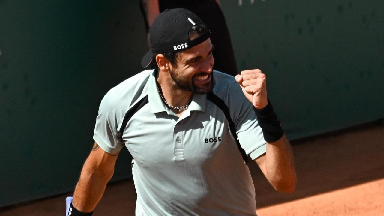 Sardegna Open, Berrettini vince ancora e vola ai quarti: battuto Navone