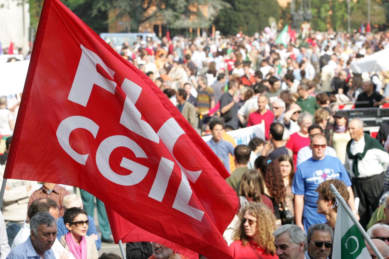 Primo Maggio a Reggio Emilia: il corteo dei sindacati in centro e i discorsi da piazza Prampolini