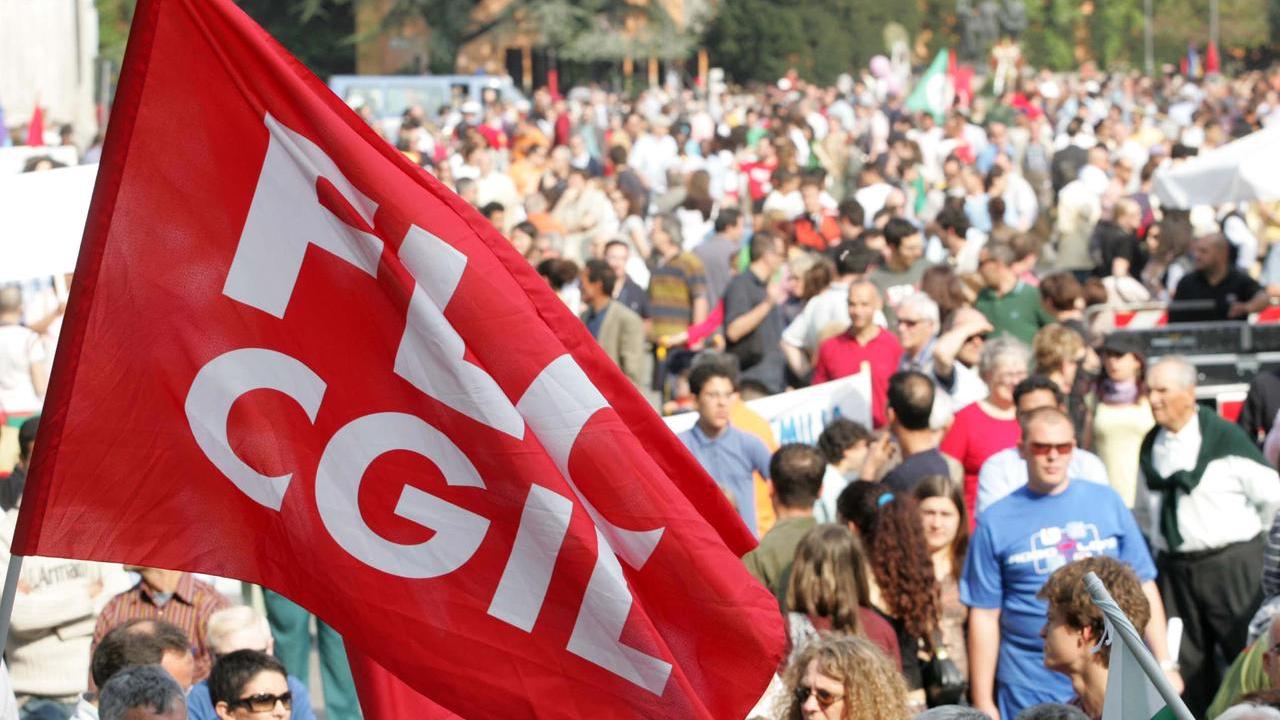 Primo Maggio a Reggio Emilia: il corteo dei sindacati in centro e i discorsi da piazza Prampolini