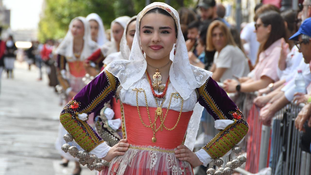 Il tipico costume di Ittiri alla 74esima Cavalcata Sarda a Sassari <em>(foto Mauro Chessa)</em>