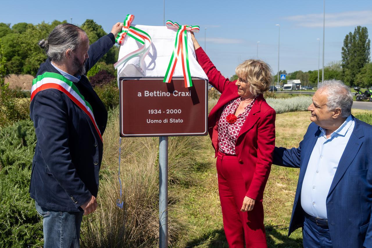 Ferrara, intitolata la rotatoria a Bettino Craxi