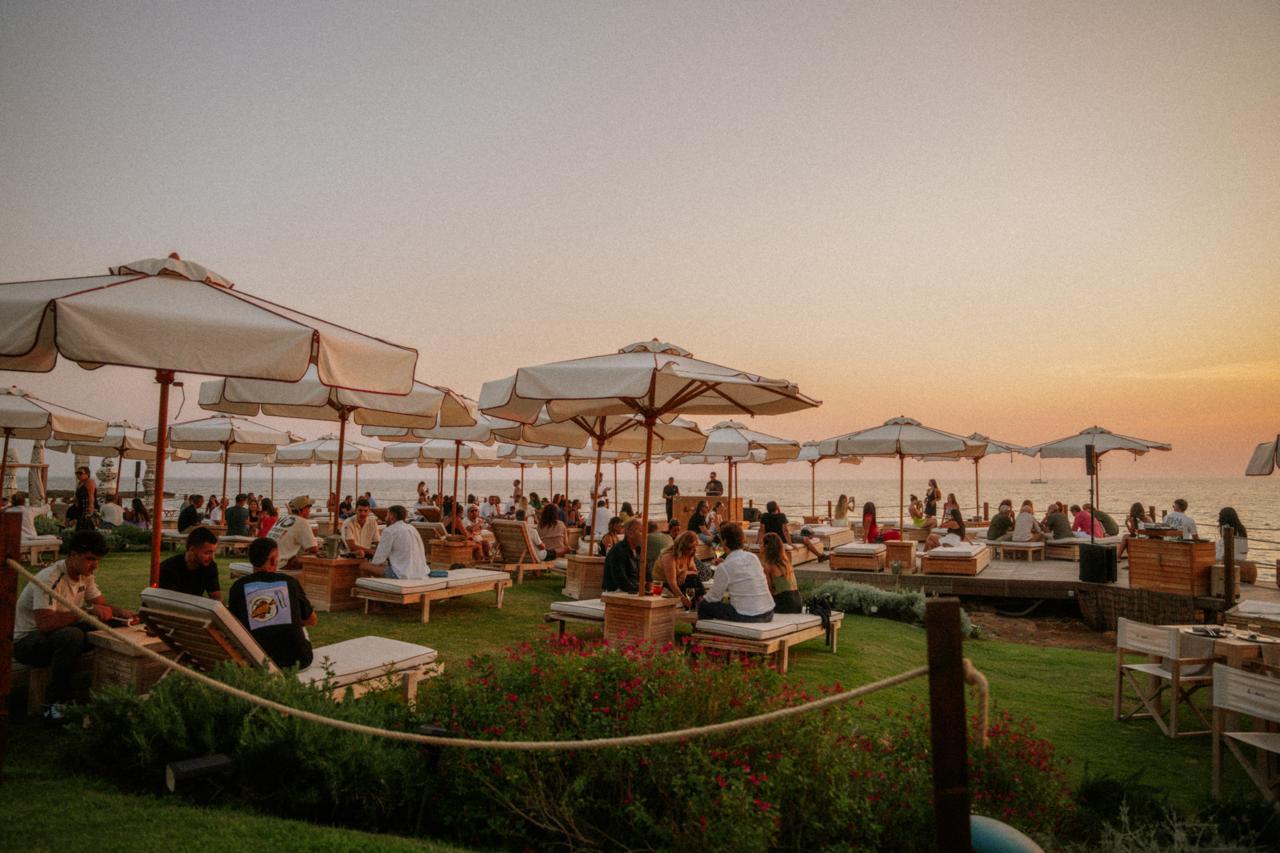 Alghero, A-Mare Beach Club non aprirà: in 20 senza lavoro. La società: «Sempre rispettato le regole»