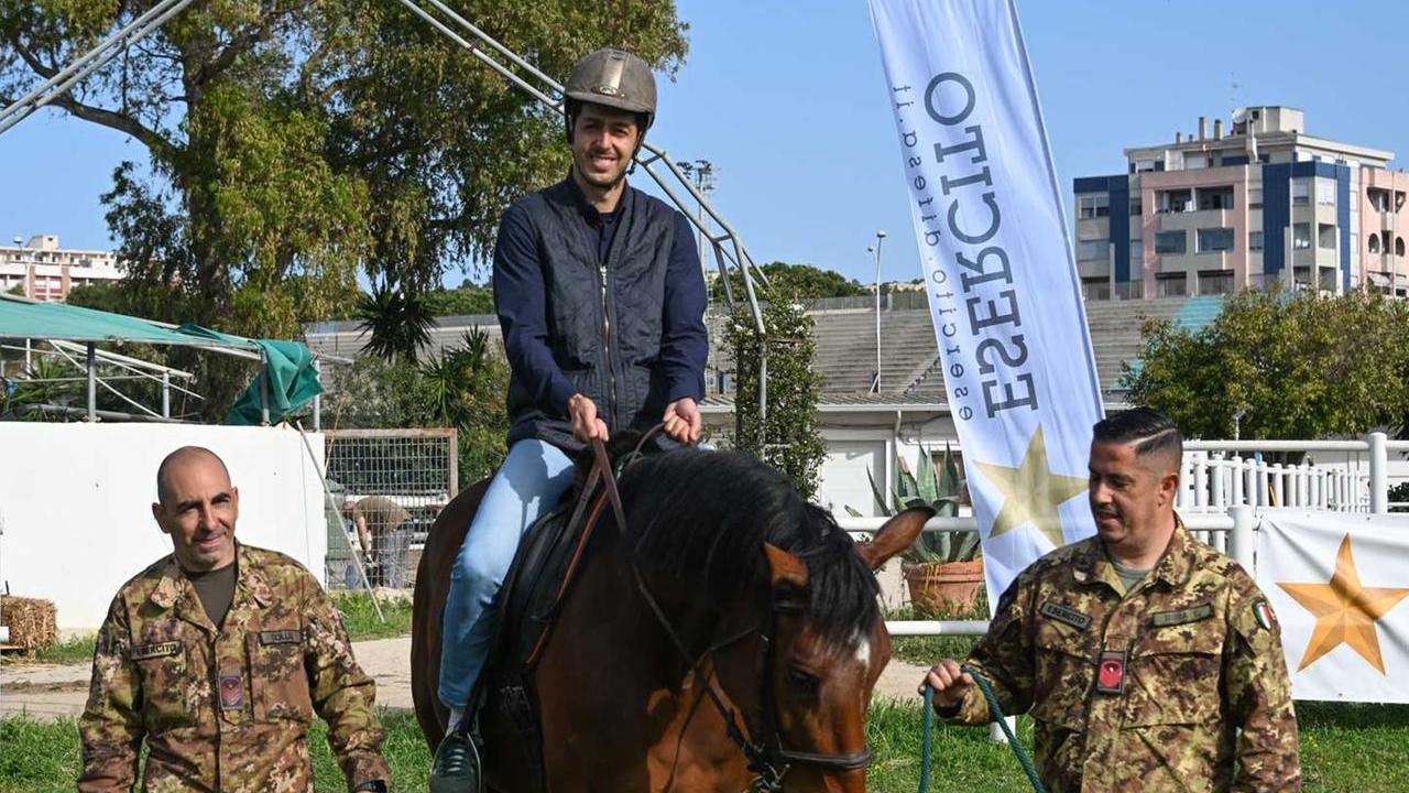 L'alter nos al Campo Rossi si allena ad andare a cavallo per Sant'Efisio - foto Mario Rosas