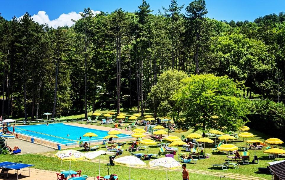 Piscina di Pavullo, lavori al via a giugno: «Nuova vasca e rilancio del verde»