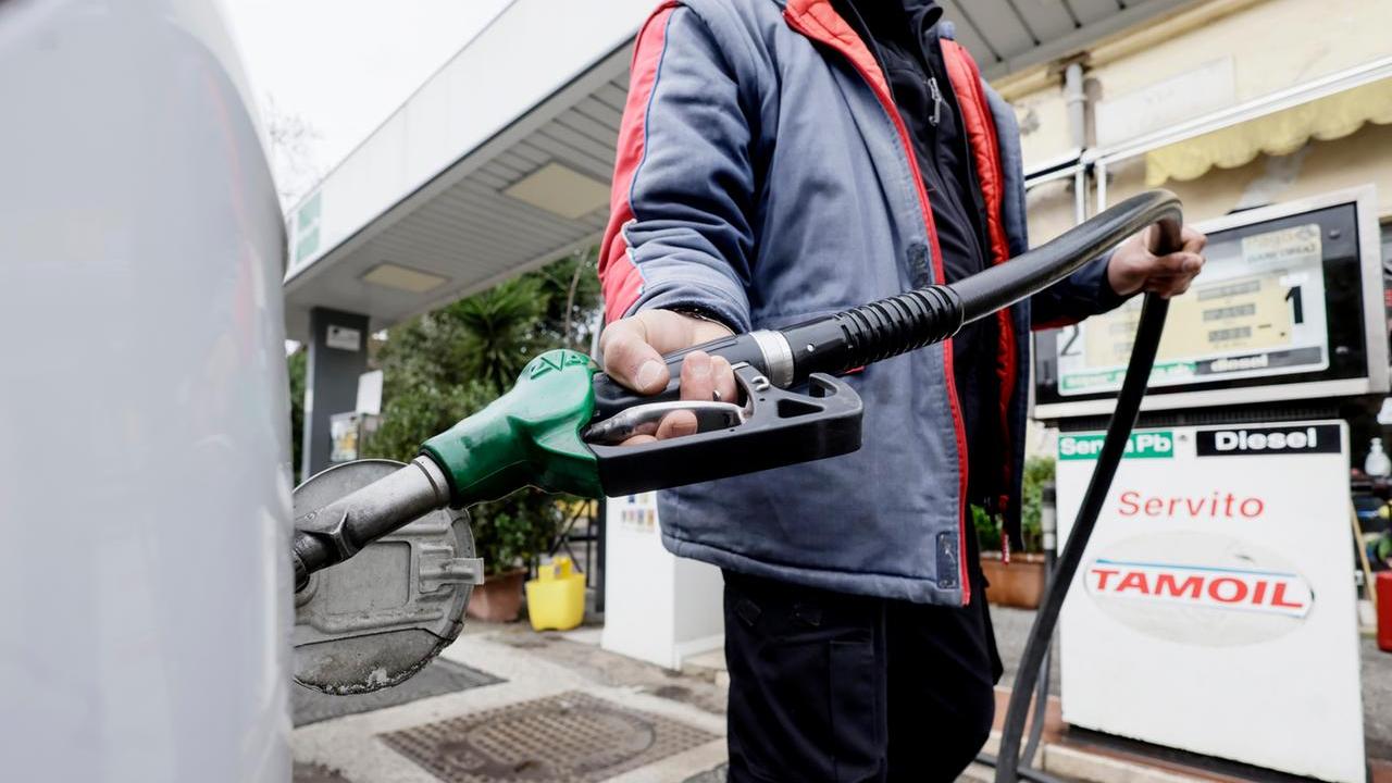 Taglio delle accise, che prezzi troveremo domani? Così per benzina e diesel