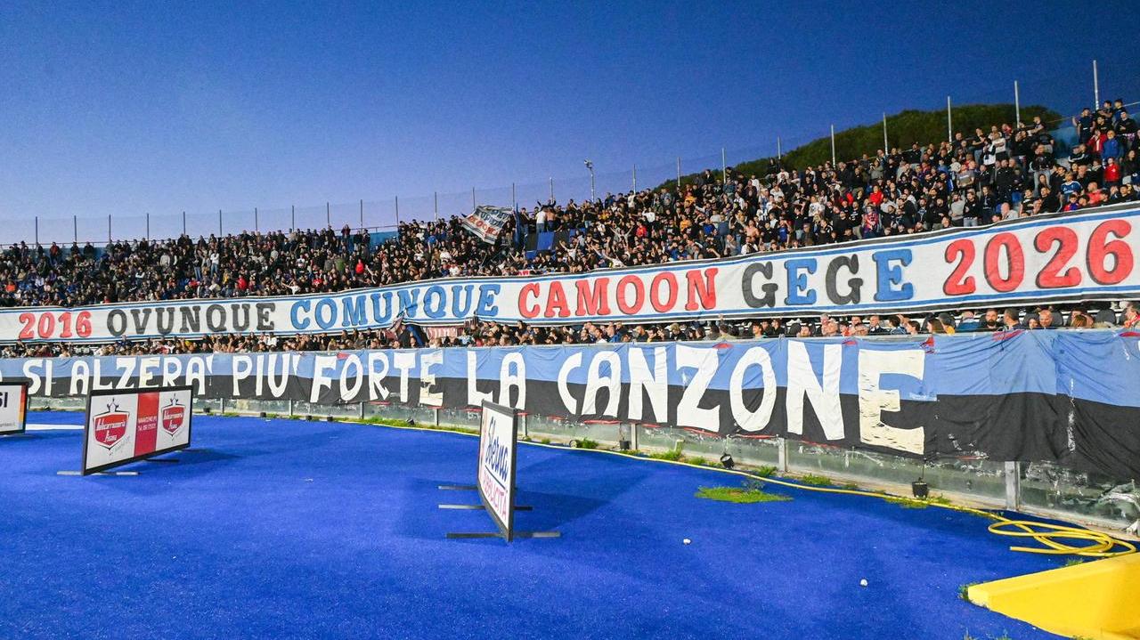 La curva nord, anche stavolta gremita