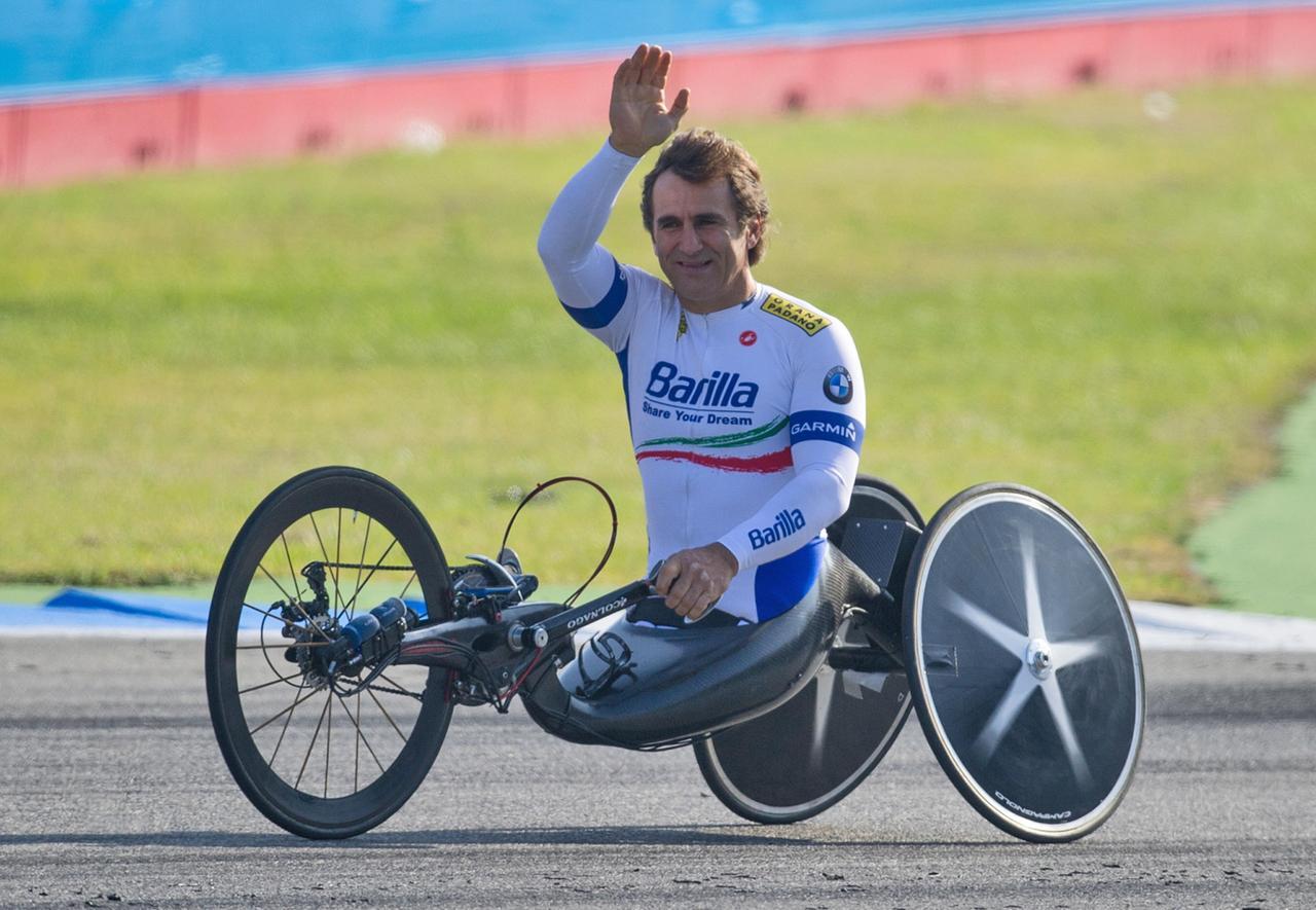 Lo sport piange Alex Zanardi, simbolo di coraggio e rinascita