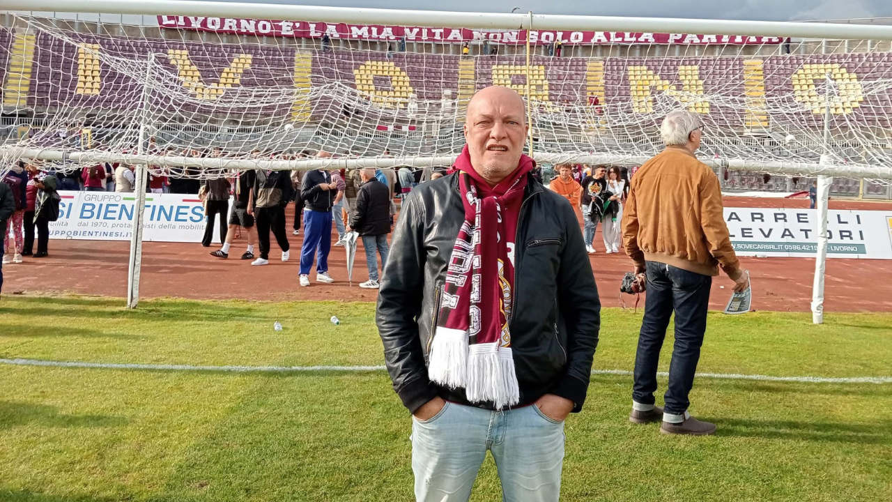 
	Enrico Spagnoli, in veste di tifoso del Livorno, l'altra grande passione


