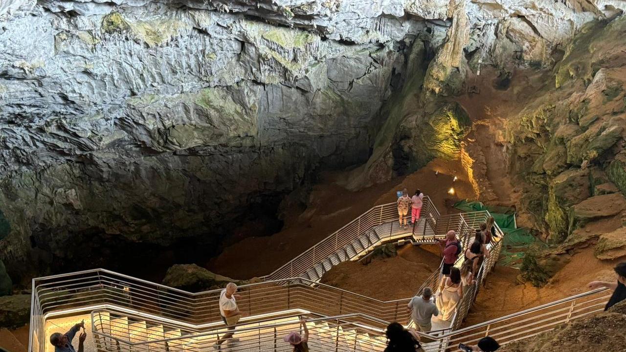 Primo maggio, la Grotta Verde ad Alghero riapre e fa il pienone di visitatori