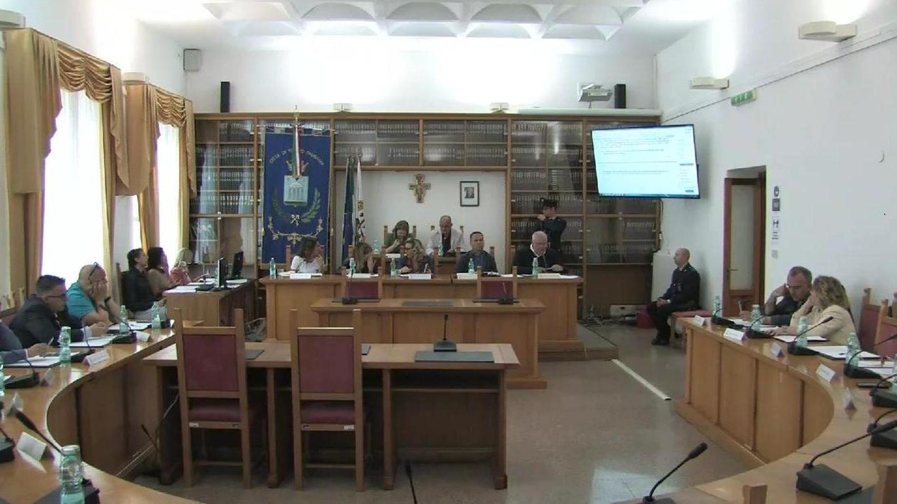 Tempio, la giunta Addis al capolinea: ultimo consiglio comunale tra bilanci e polemiche