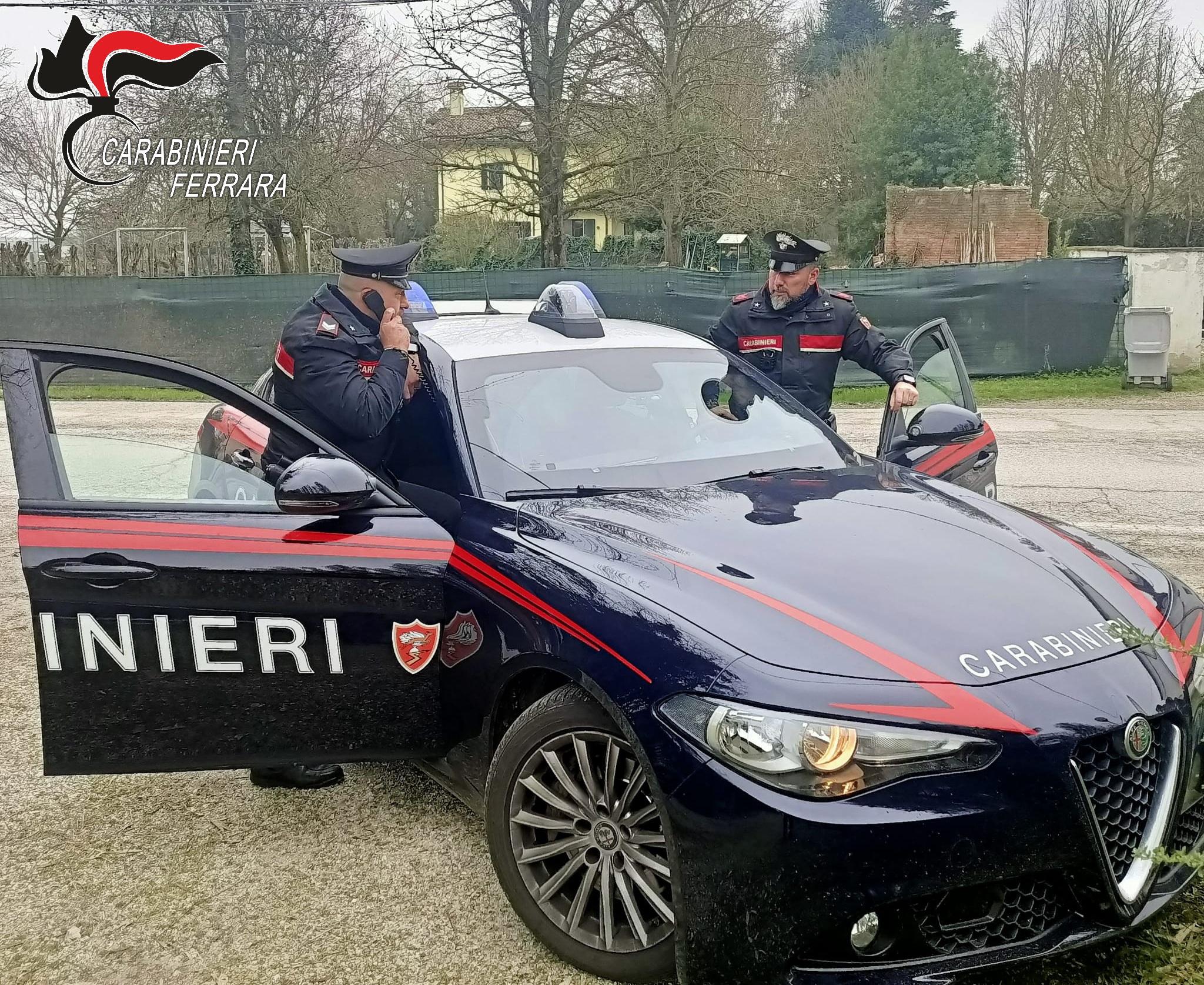 Due carabinieri al lavoro (foto d'archivio)