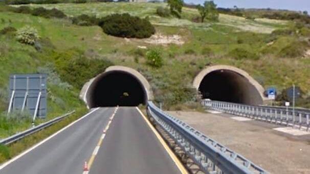 Chiudono per lavori le gallerie sulla 131 Dcn, disagi in vista per i trasporti – Tutti i dettagli