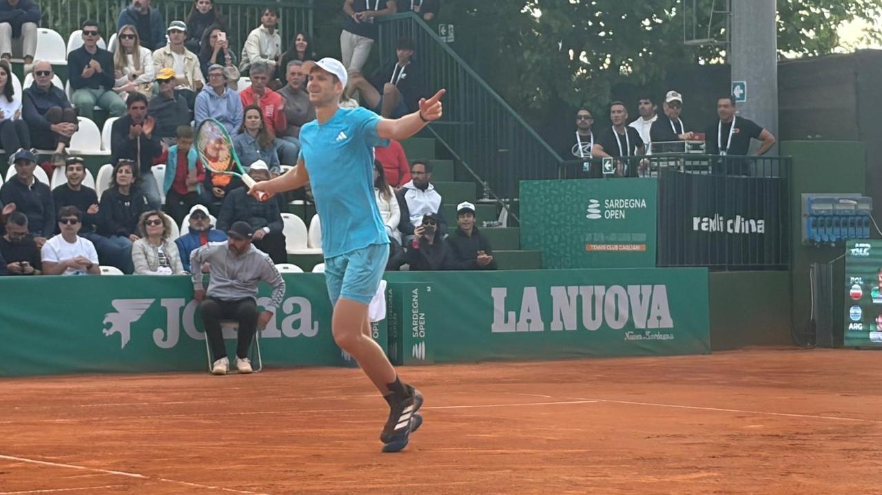 Sardegna Open, Italia in finale: Arnaldi sfida il gigante Hurkacz