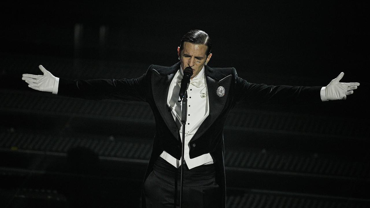 Achille Lauro dal cuore d’oro: «Ho invitato la fan reggiana truffata ad un concerto e la incontrerò»