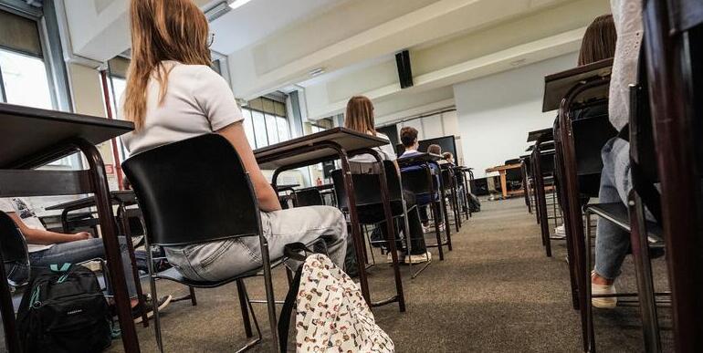 Prof mette 3 agli studenti assenti per la verifica: il preside la sanziona e il giudice gli dà ragione