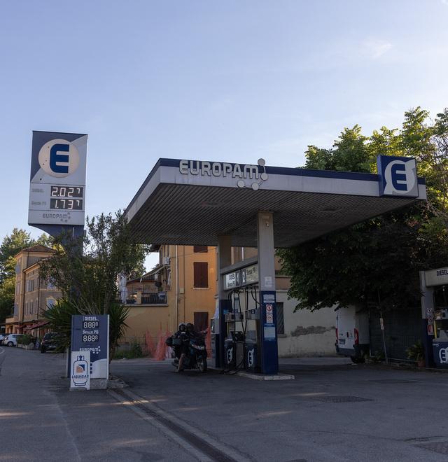 
	Ridotti i tagli delle accise sulla benzina: qui il distributore Europam con i prezzi ancora "scontati"

