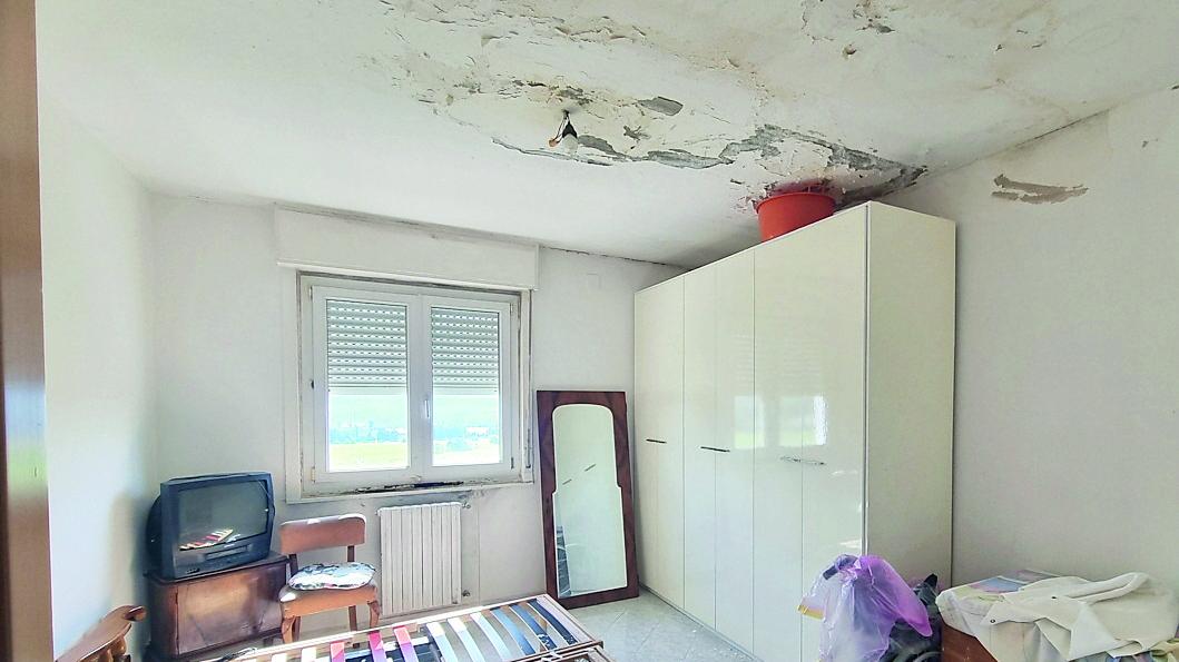 Perdite d’acqua, muffa, solai pericolanti: a Sassari case popolari nel degrado, gli enti corrono ai ripari