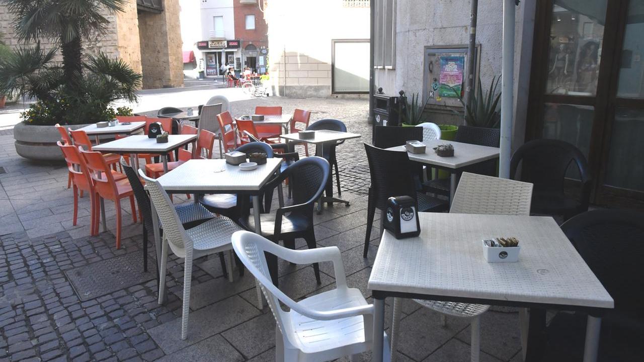 Dehors ridotti al minimo – Bar e ristoranti: «Così salta la stagione»