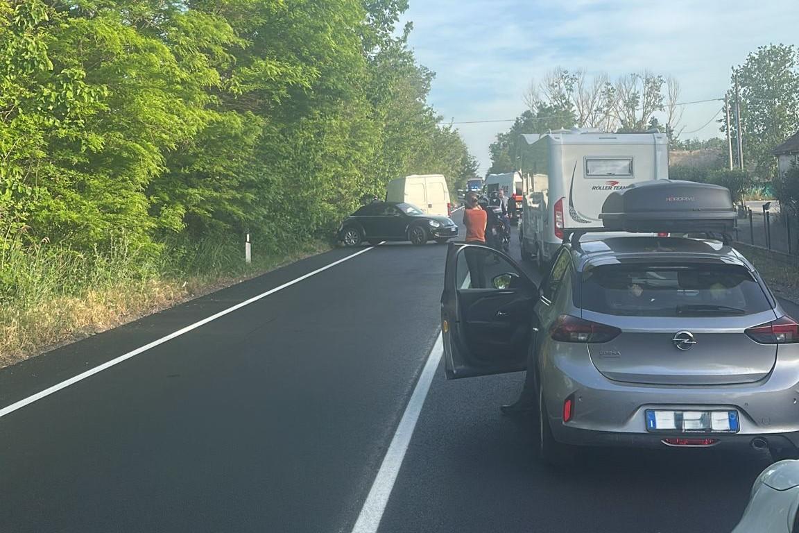 Incidente tra moto e auto sulla Romea, muore un 64enne di Codigoro