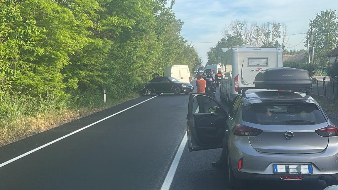 Incidente tra moto e auto sulla Romea, muore un 64enne di Codigoro
