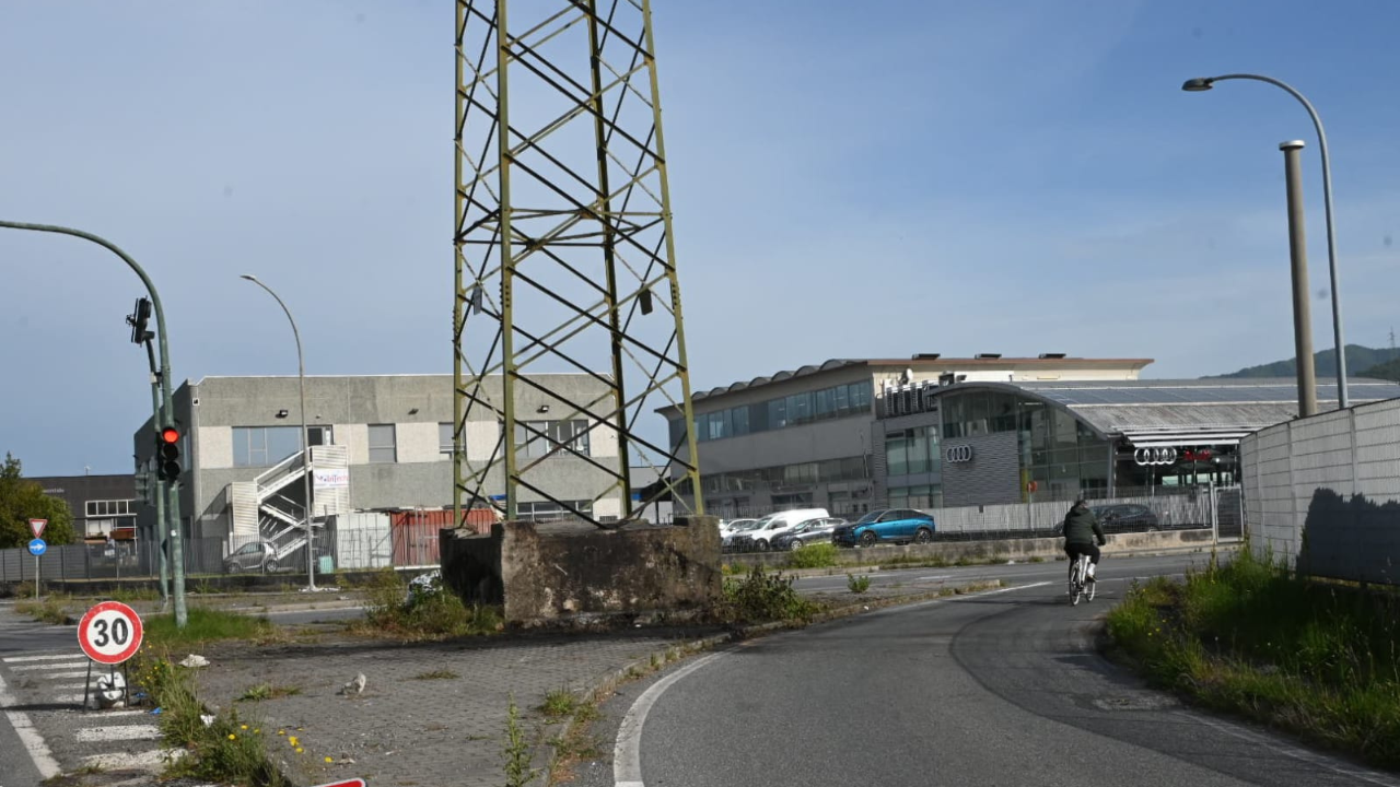 il lugo dell'impatto dove ha perso la vita il 19enne (foto Cuffaro)