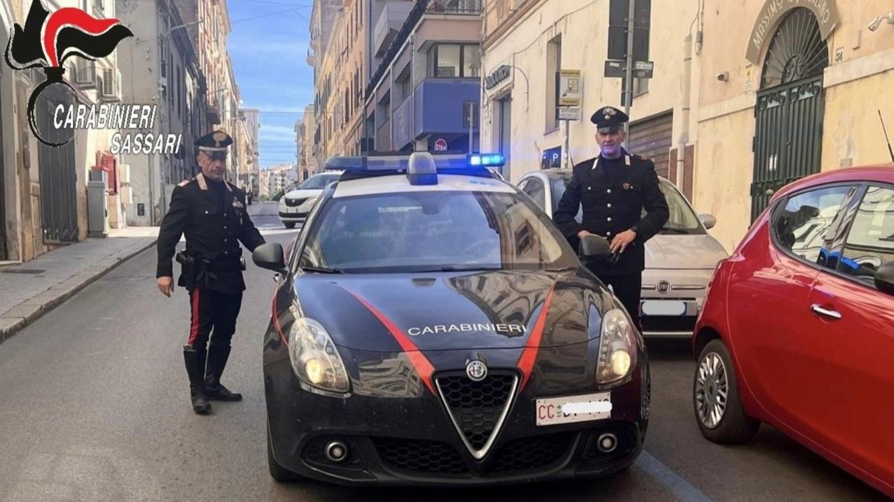 Sassari, doppio furto in centro e aggressione ai commercianti: in manette una donna – Cosa è successo