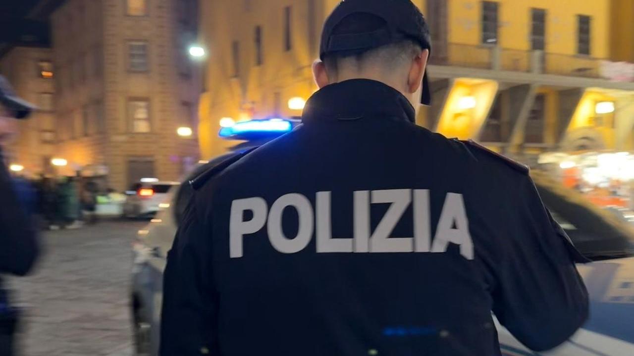 Firenze, sorpresi a rubare in un camper: fuga contromano e arresto nella notte