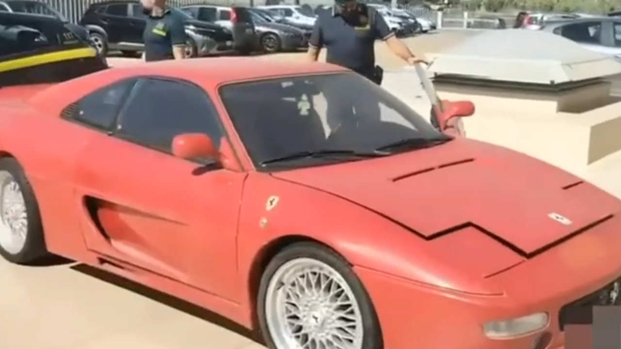 Contraffazione, vendono una Ferrari ma è falsa: l’auto era una Toyota – Cosa è successo