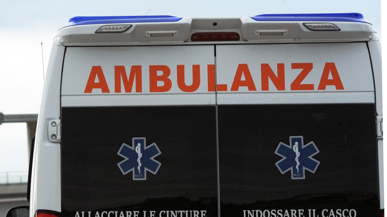 Tragico incidente stradale nella notte: morte due studentesse, un’altra in gravi condizioni