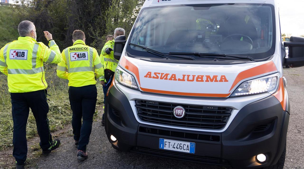 Tragico schianto in moto contro un camion: morto un ragazzo di 24 anni