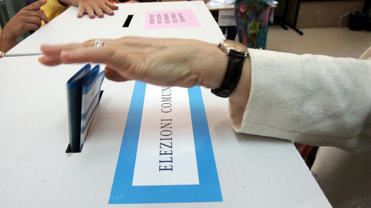 L’isola al voto in 149 Comuni, seggi aperti l’8 e il 9 giugno – Ecco i primi nomi dei candidati alla carica di sindaco