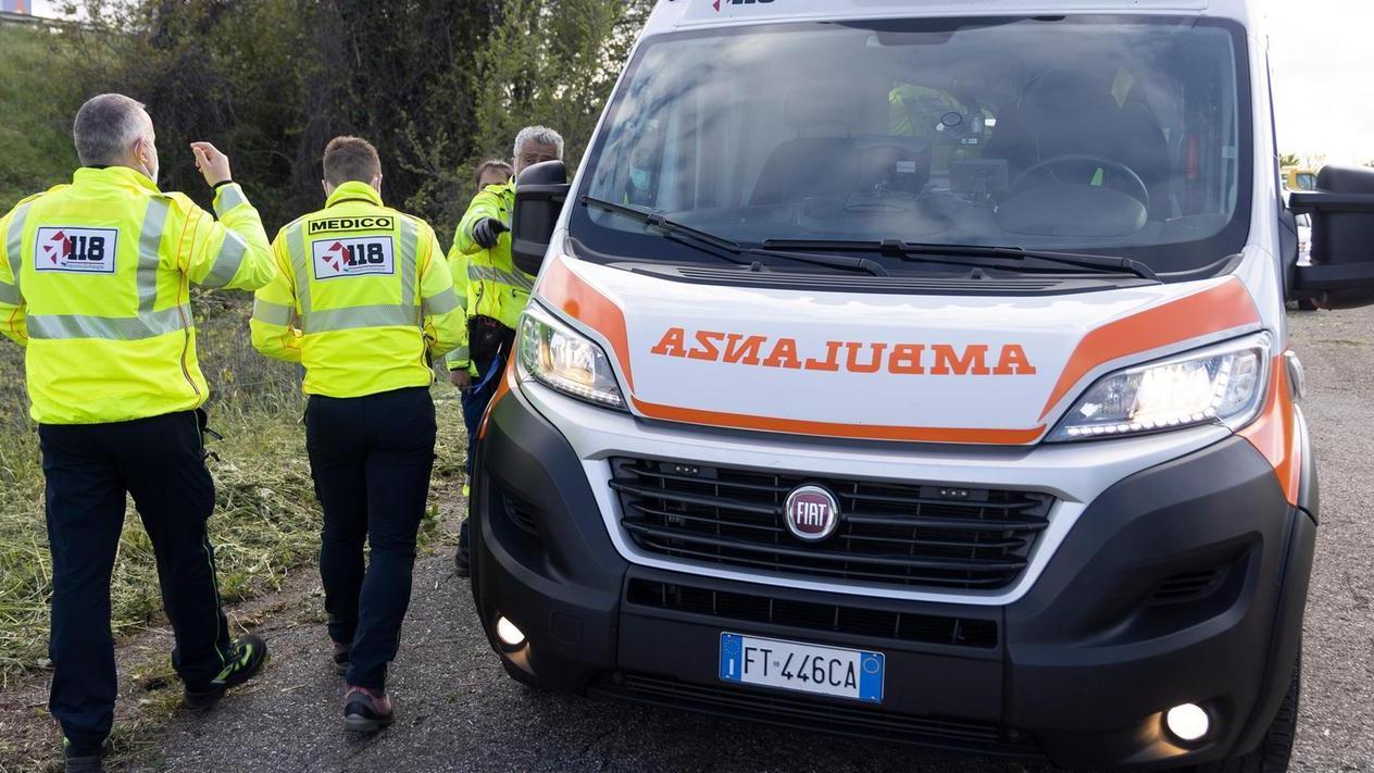 Tragico schianto in moto contro un camion: muore un 24enne di Fabbrico