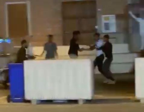 Rissa tra giovani in piazza a Novellara durante la fiera di San Cassiano