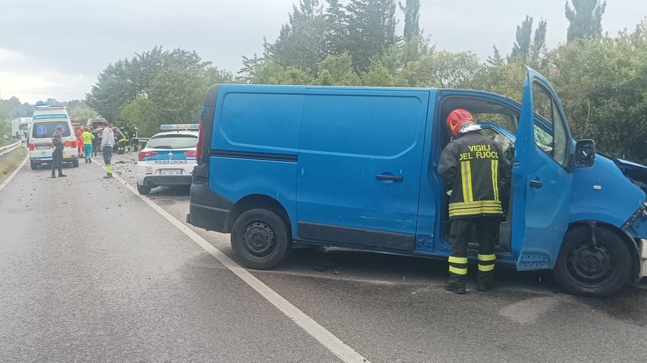 Sassari, schianto sulla strada per Ittiri: due feriti trasporati all’ospedale