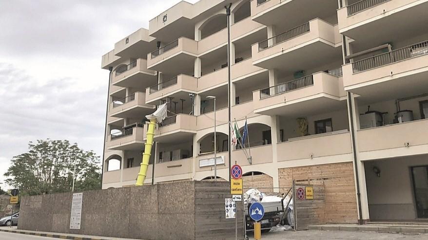Alghero, nella Guardia medica non c’è la sala d’attesa: paziente di 96 anni aspetta fuori
