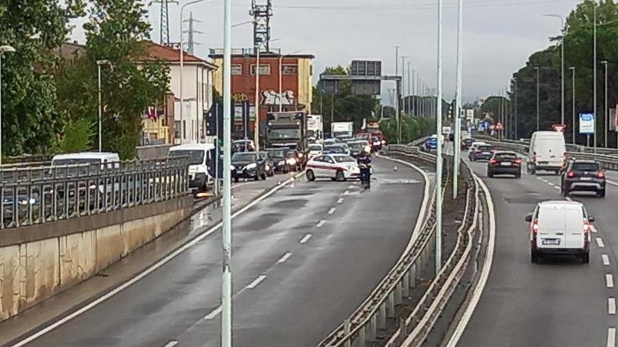 Prato, torna la pioggia e puntualmente si allaga il sottopasso di Pratilia