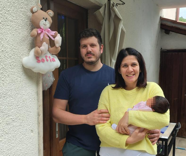 Sofia, la prima nata dopo 29 anni: nel piccolo borgo toscano le campane suonano a festa – «Qui crescerà nella natura, tra l’affetto delle persone»