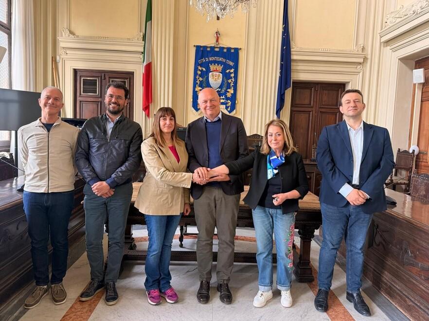 
	Da sinistra: gli assessori Bini, Silvestri, Zucconi, il sindaco Del Rosso, Chelli e Giannini

